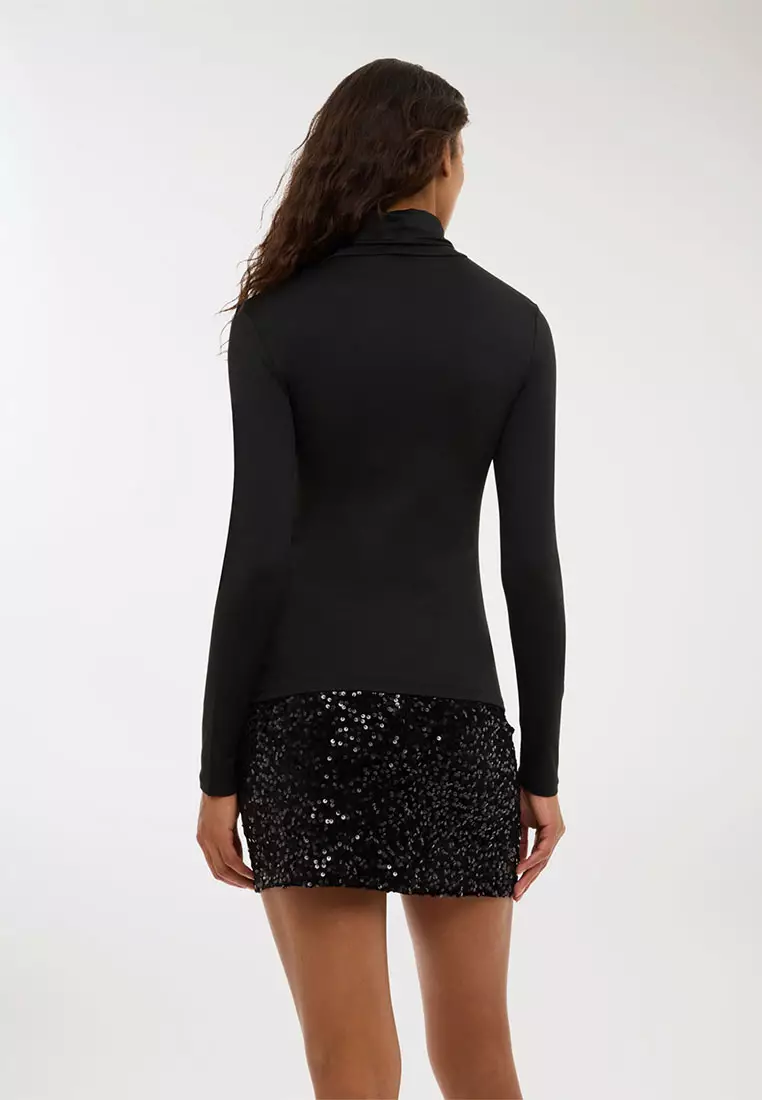 Woman Long-Sleeved T-Shirt