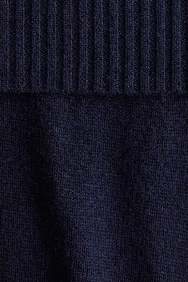 Knitted yoga pants