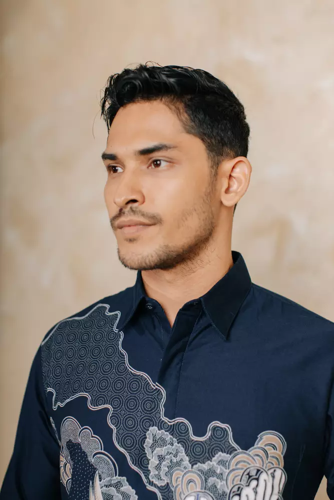 Adyatma Baskara Navy Blue Kemeja Batik Slim Fit Pria Katun Lengan Panjang