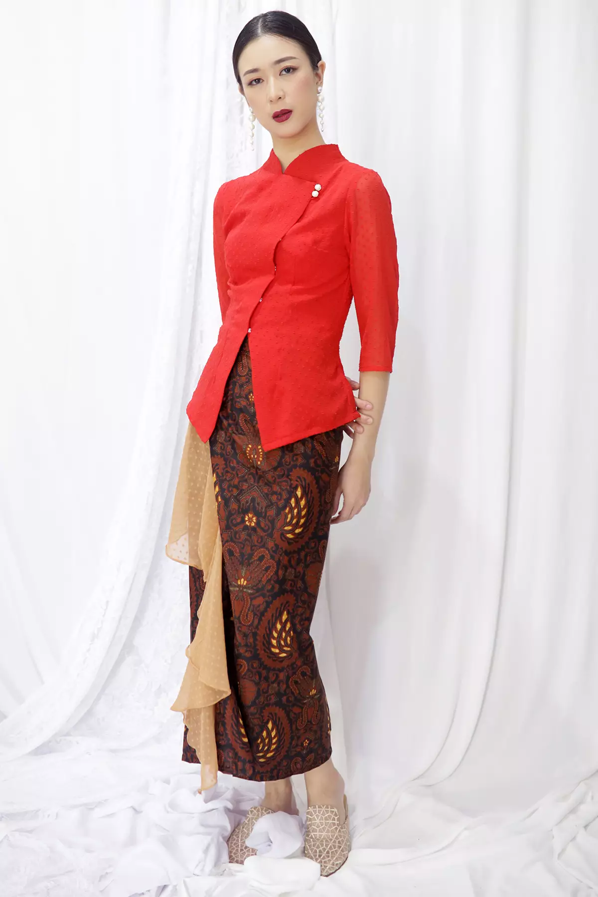 Mahadevi Rubiah Merah Kebaya Janggan