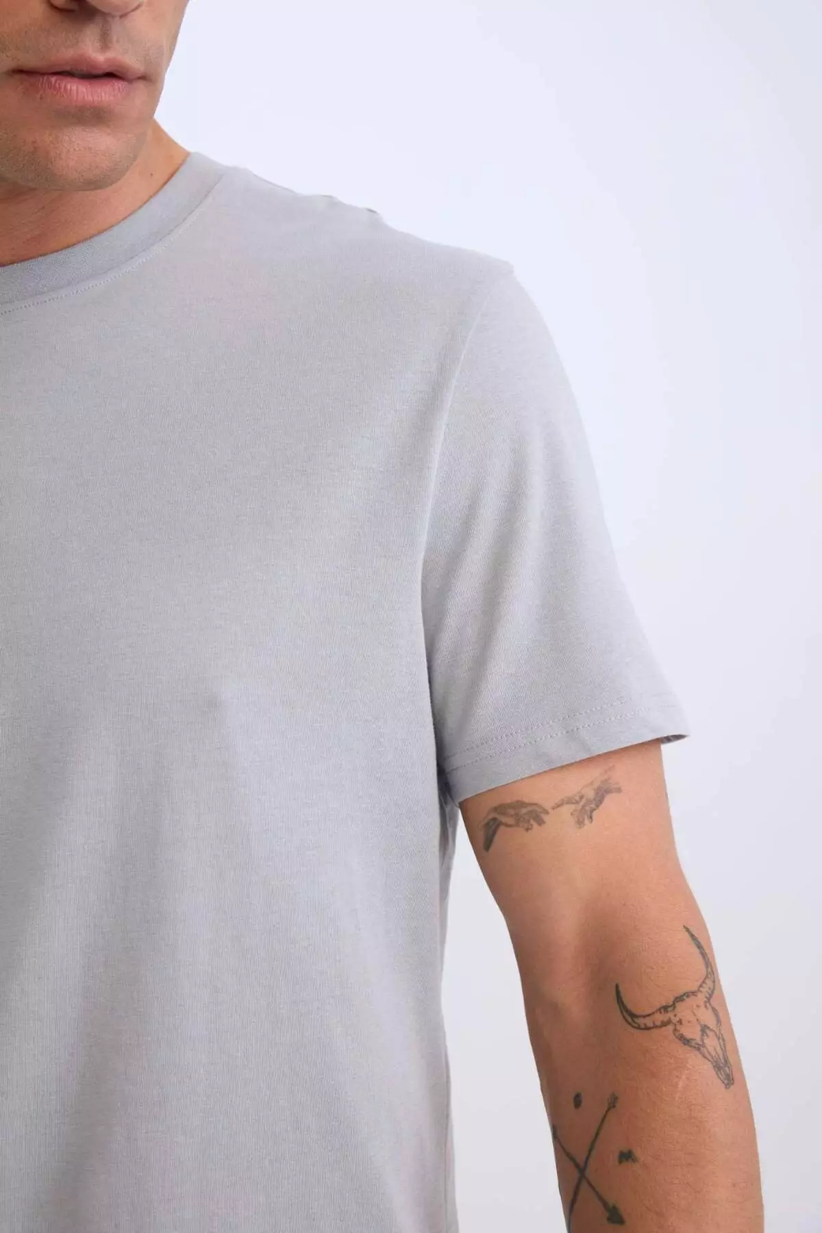 100% Cotton New Regular Fit Crew Neck Basic Plain Short Sleeve T-Shirt V7699Az25Sp