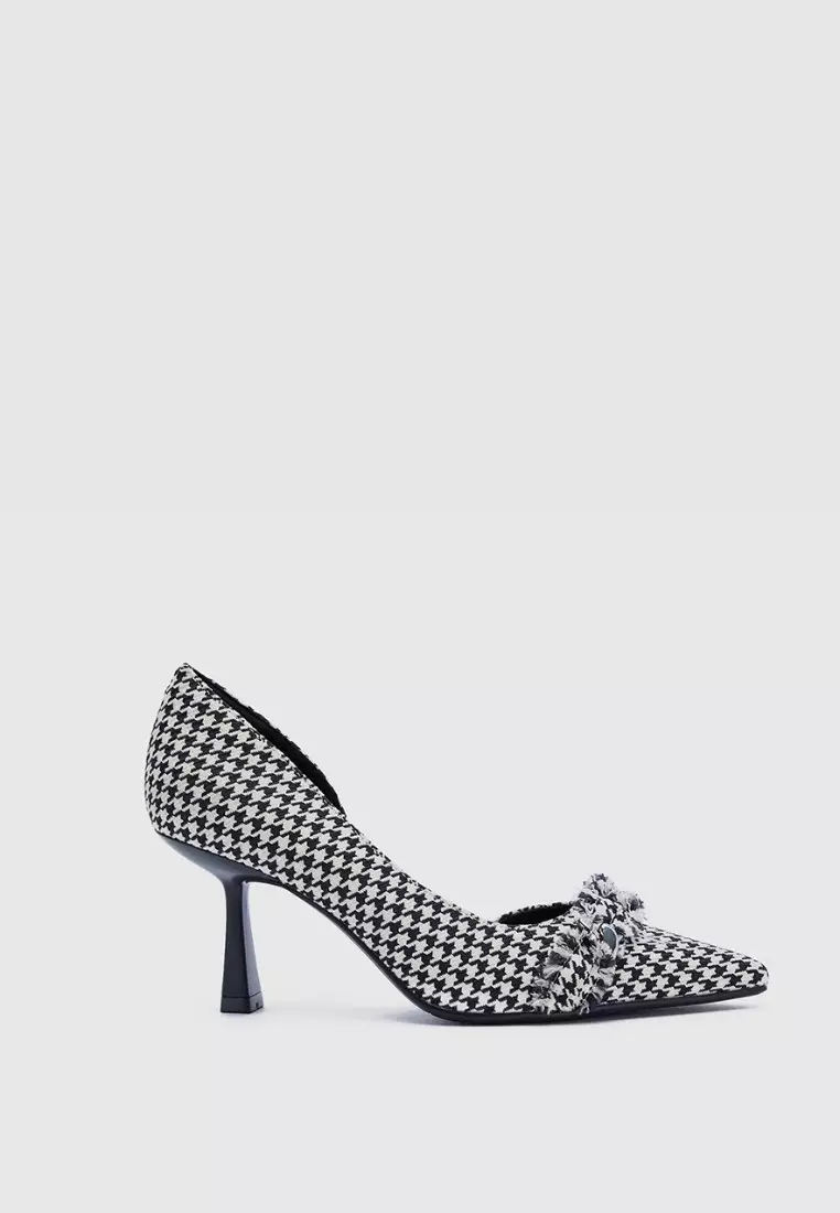 Discount on Urban Revivo  shoes - SKU: Houndstooth Heeled Pumps