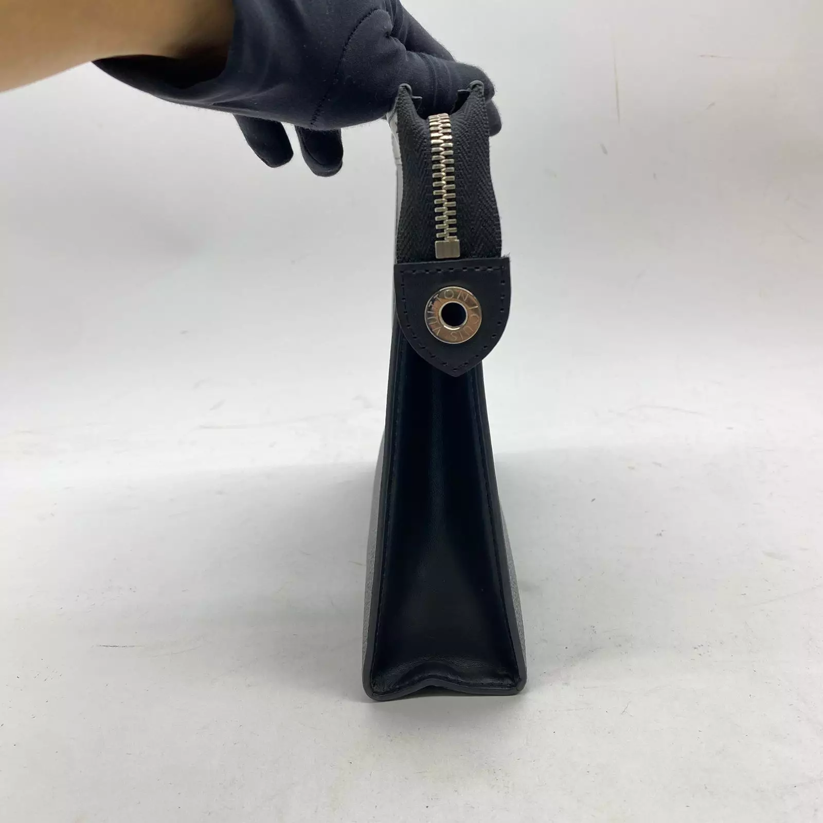 Pre-loved Louis Vuitton Voyage Damier Graphite SHW