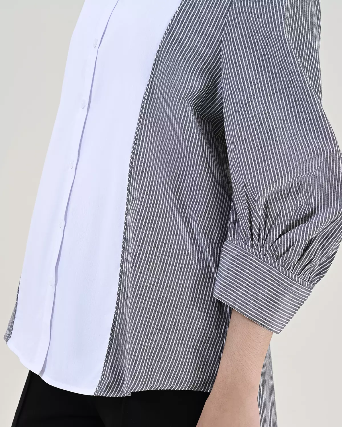 Geulis.id BRITNEY SHIRT - Black