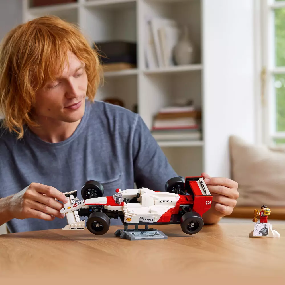 LEGO ICONS MCLAREN MP4/4 & AYRTON SENNA 10330