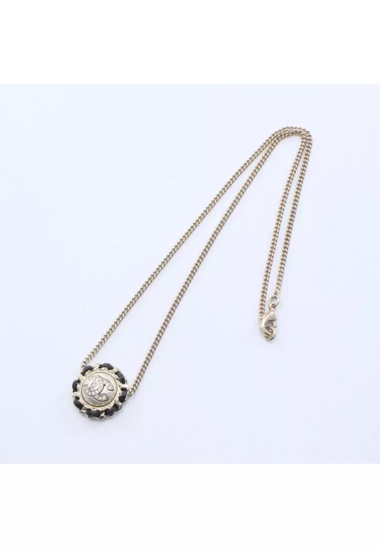 Pre-Loved Chanel coco mark Circle necklace GP Fake pearl Rhinestone leather gold clear off white B21K