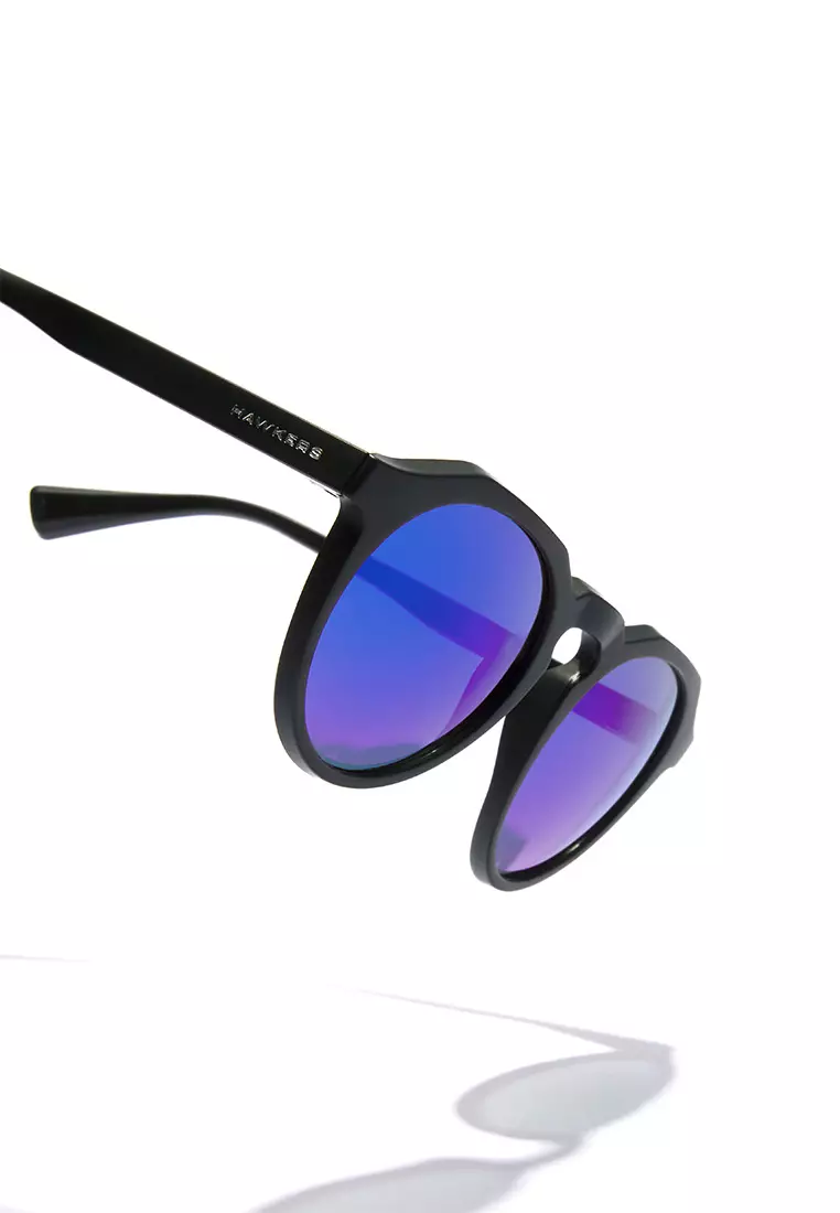HAWKERS Carbon Black Sky WARWICK Sunglasses for Men and Women, Unisex. UV400 Protection. Official Product designed in Spain