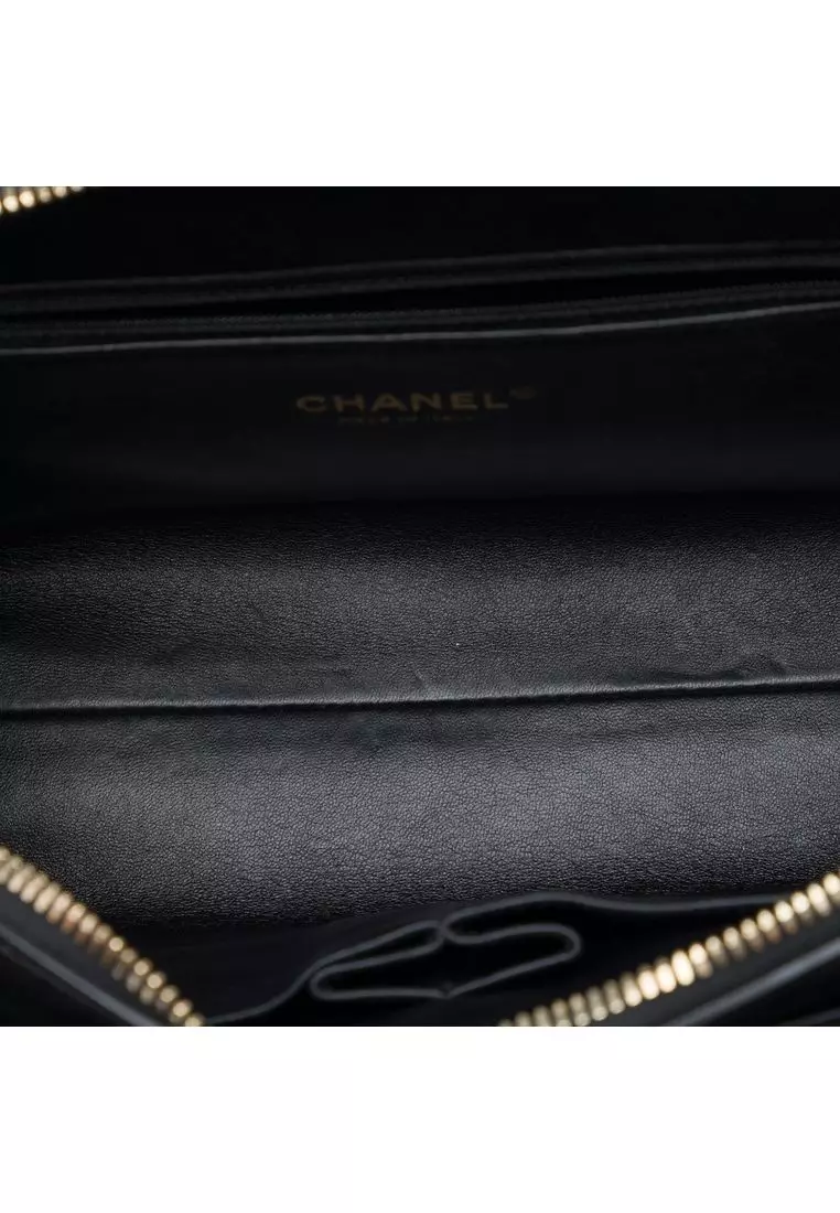 Pre-Loved Chanel Cc Chevron Calfskin Medal Flap