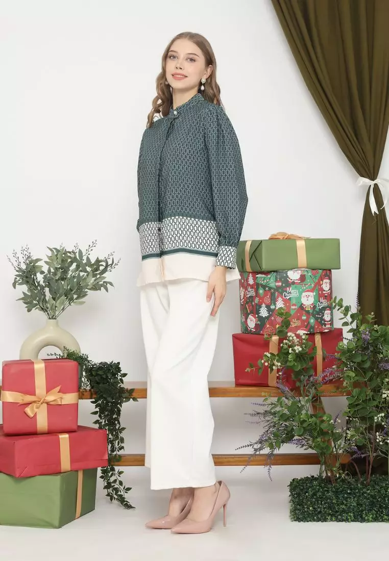 Woman Blouse With Chain Pattern In Emerald Green By Brilliant Girl Warna HIJAU