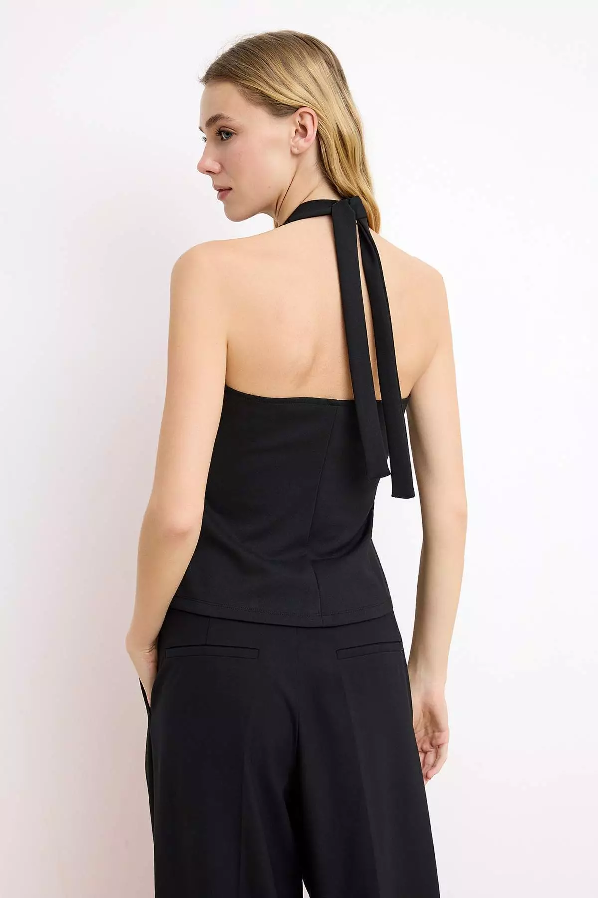 Black Fitted/Bodycon Halter Neck Interlock Knitted Blouse With Tie Detail Twoss26Bz373