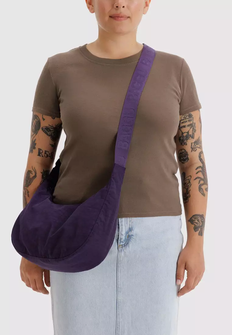 BAGGU - Medium Nylon Crescent Bag - Fig