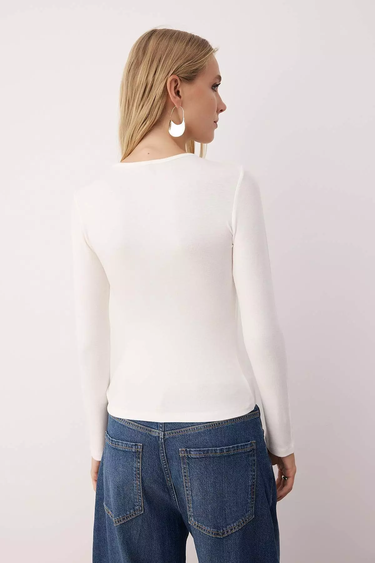 Ecru Collar Detailed Fitted/Body-Smoothing Knitted Blouse