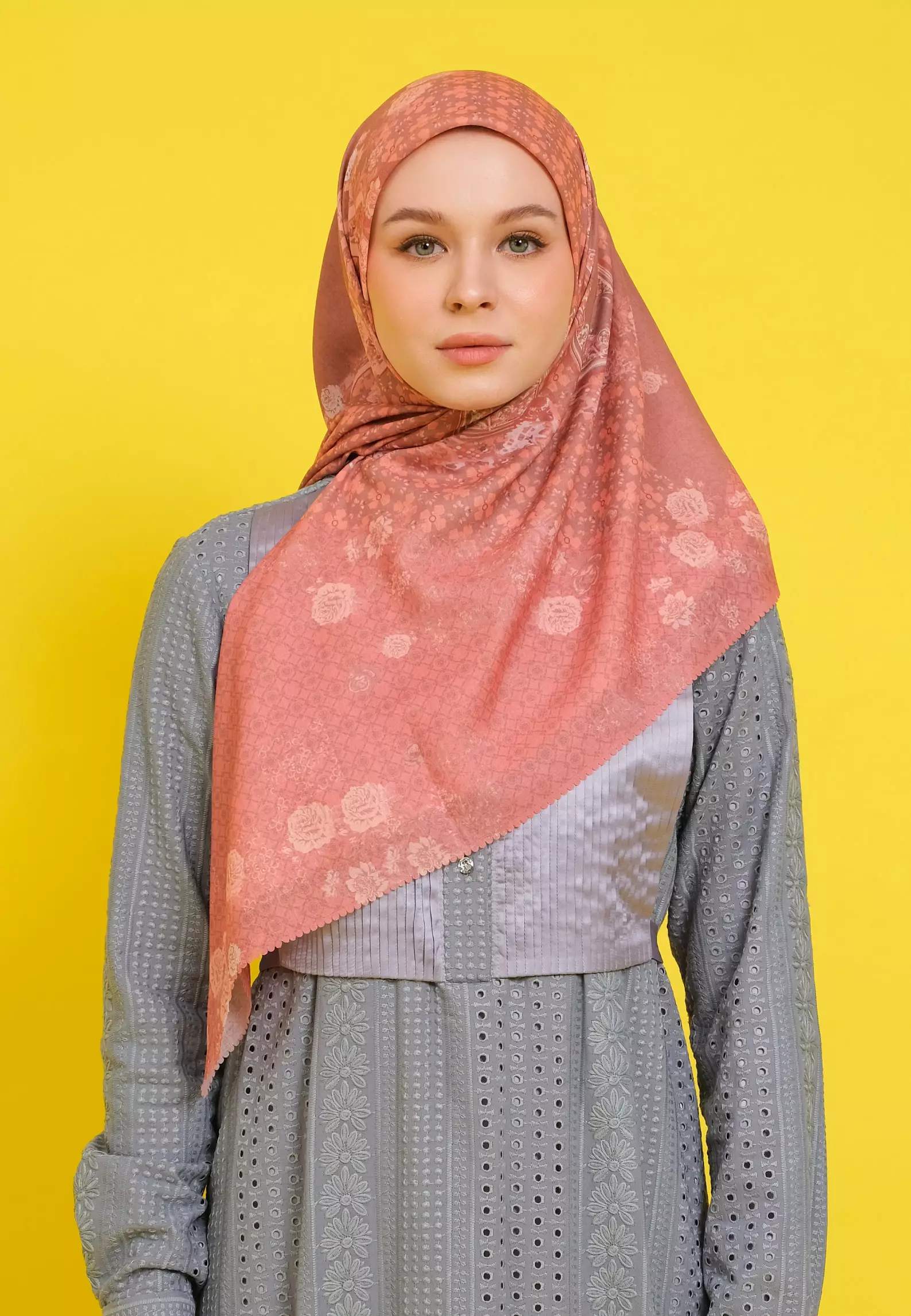 Zavella Printed Scarf | Hijab Segi Empat Motif