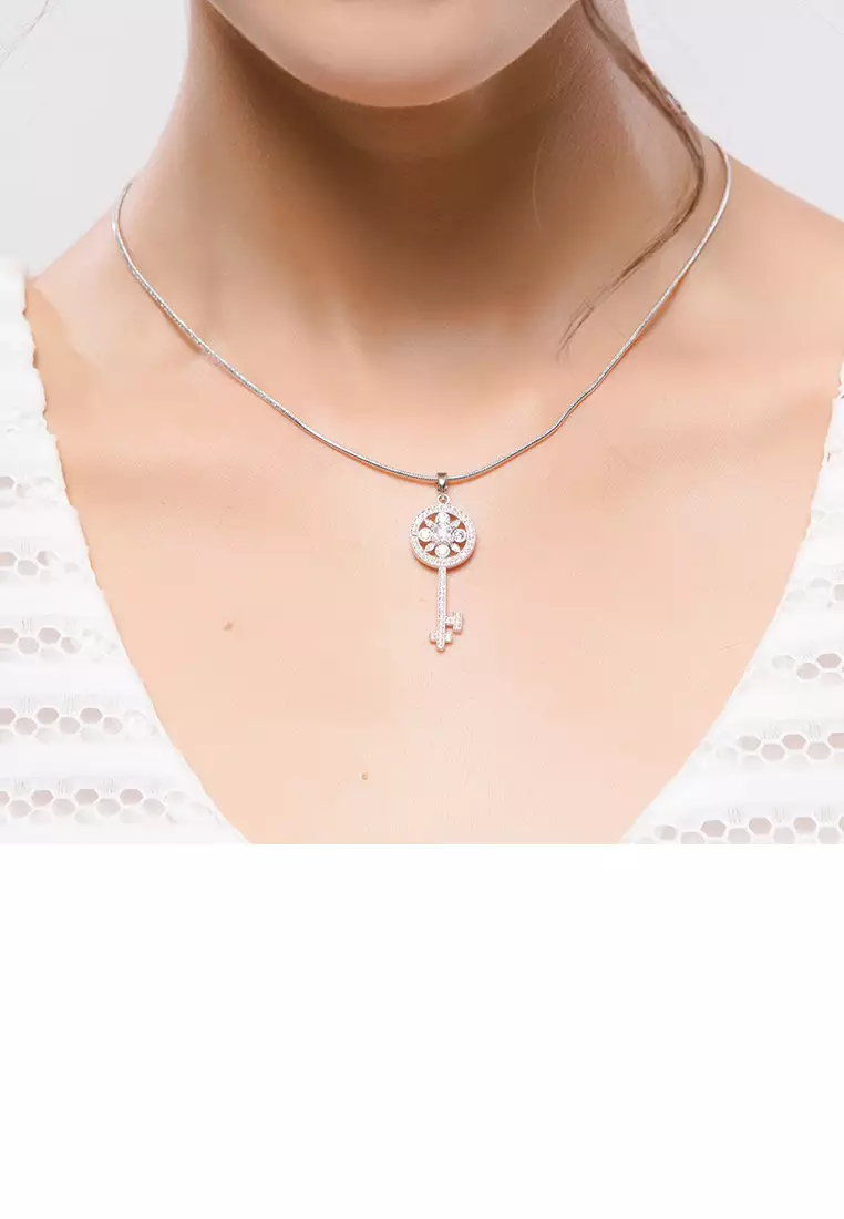 Fashion and Elegant Pattern Key Pendant with Cubic Zirconia and Necklace