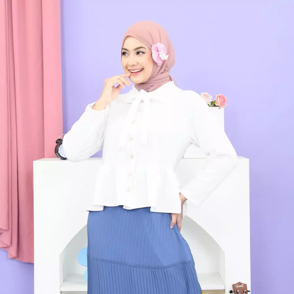 Queen Peplum Top - Broken White M19788 R42S3