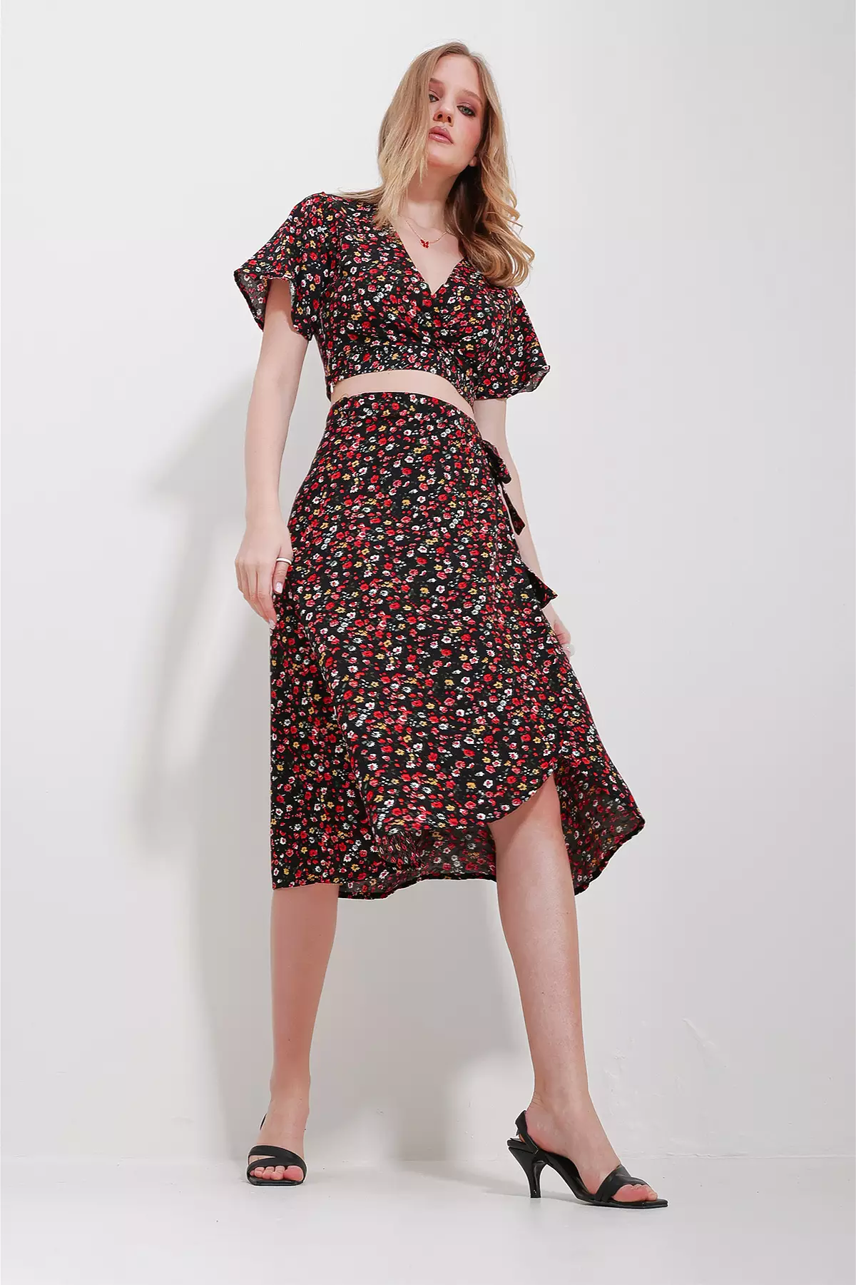 Women'S Black Double-Breasted Collar Floral Patterned Blouse And Ruffled Skirt Woven Viscose Suit Alc-X11592