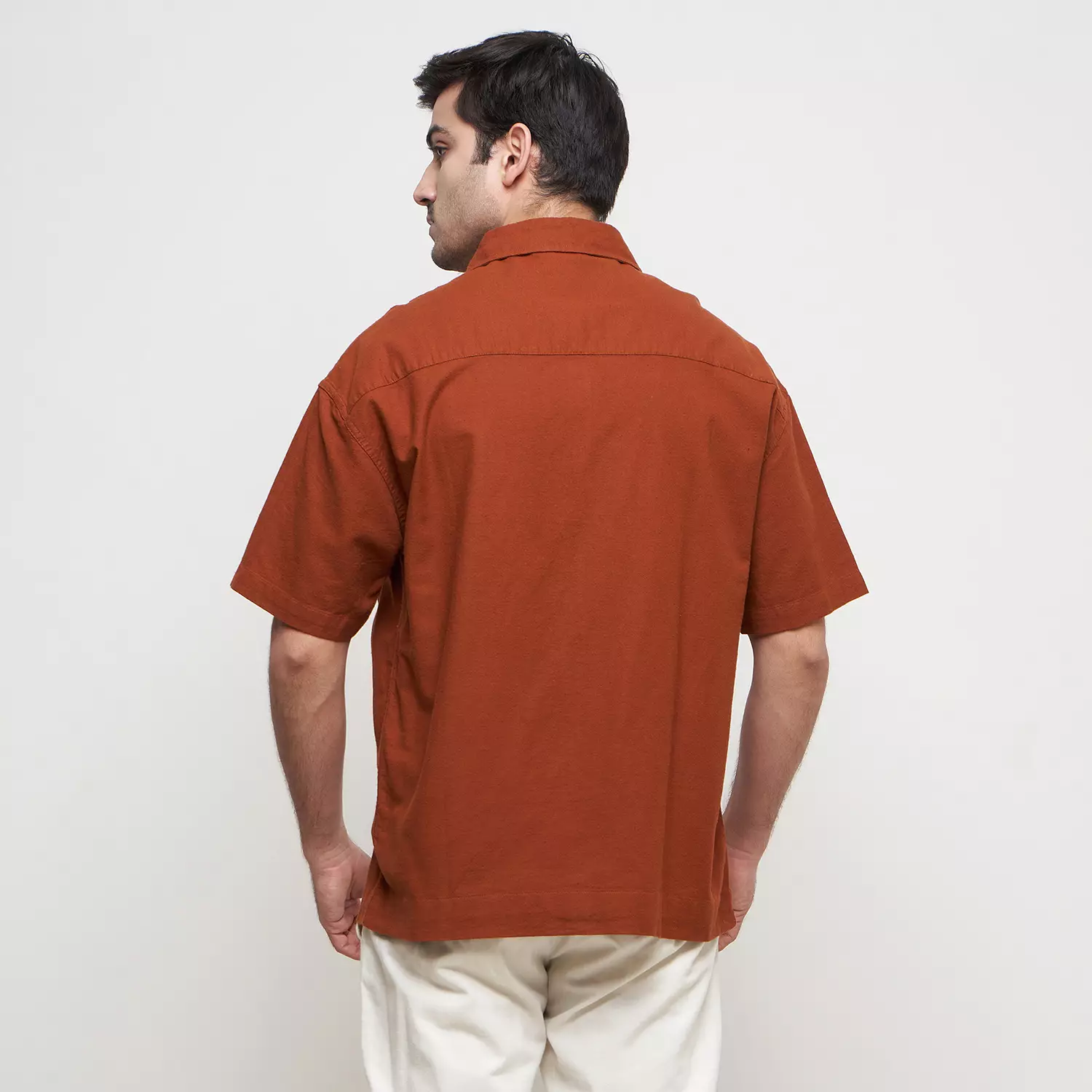 LARUSSO Kemeja Pria Basic Oversize Rami Lengan Pendek - Brick N005