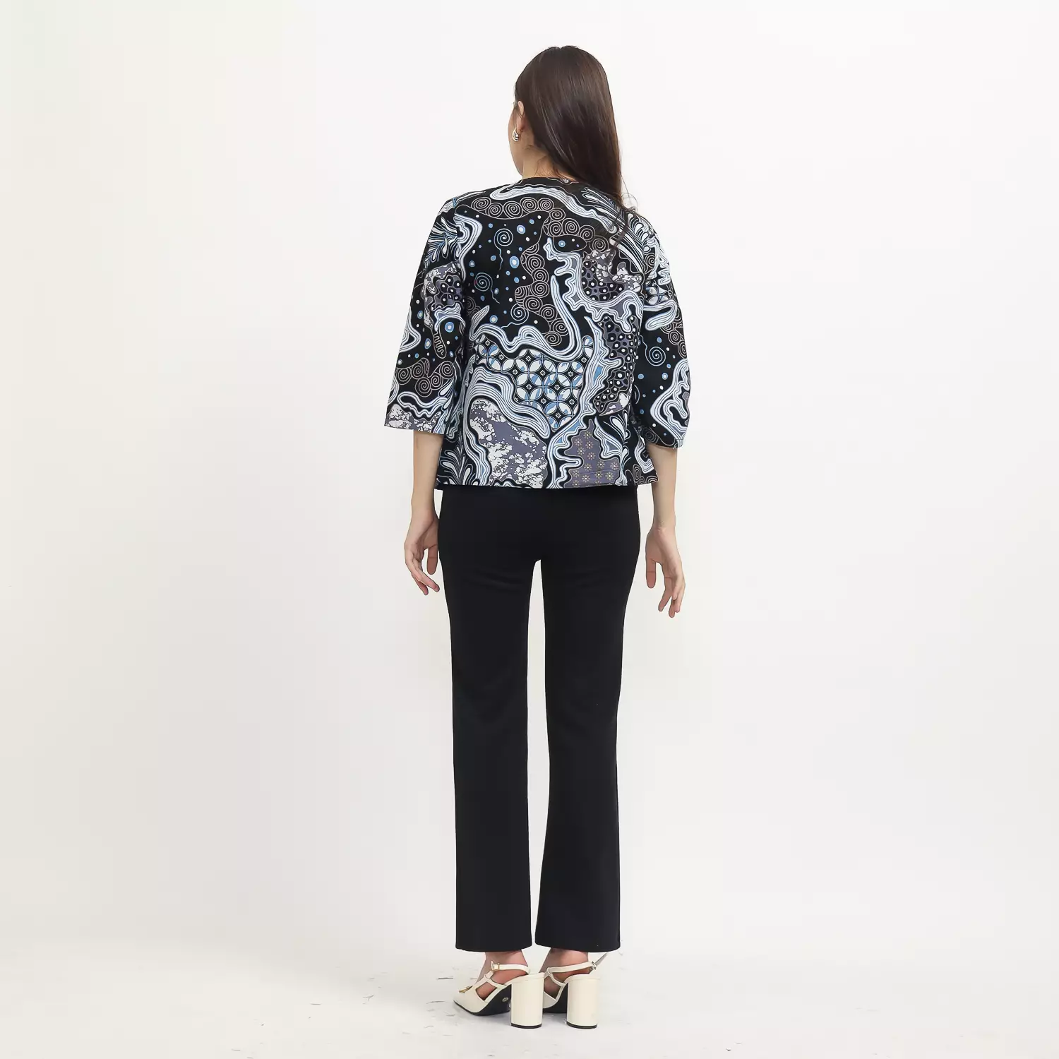 Blazer Batik Wanita - Bhatara Batik Tasya - Atasan Batik Modern Lengan Panjang