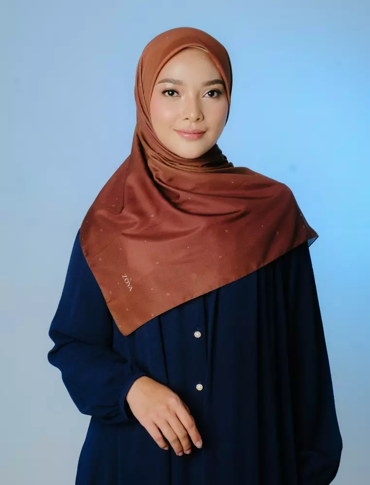 VEGA Scarf Brown - Kerudung Hijab Segiempat Motif With Pouch Ziplock - Bahan Poly Fine - Ukuran 110x110