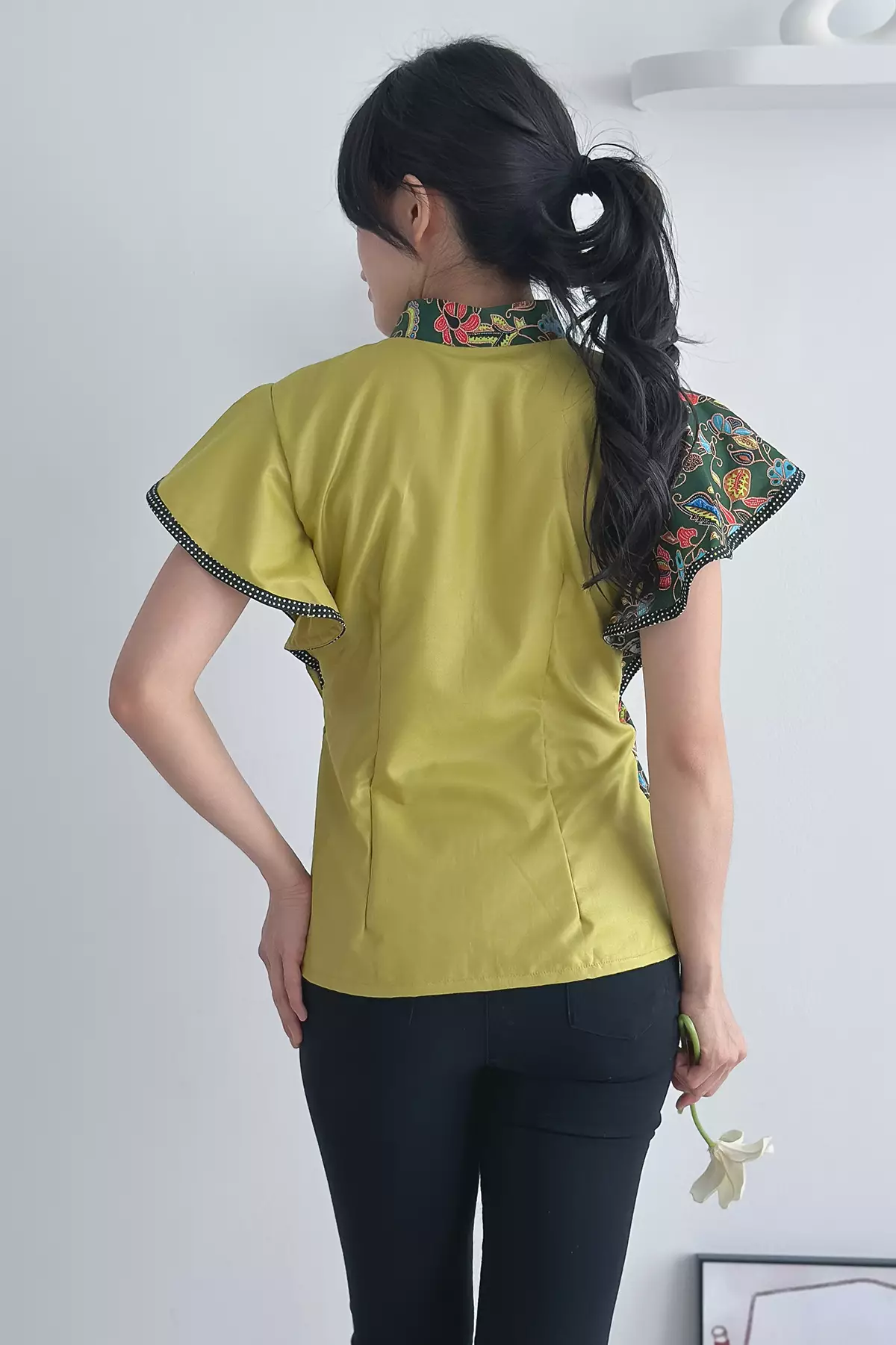 Iswara Tulip Hijau Batik Blouse