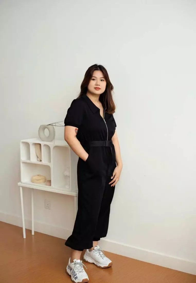 SPORTY JUMPSUIT WITH BELT