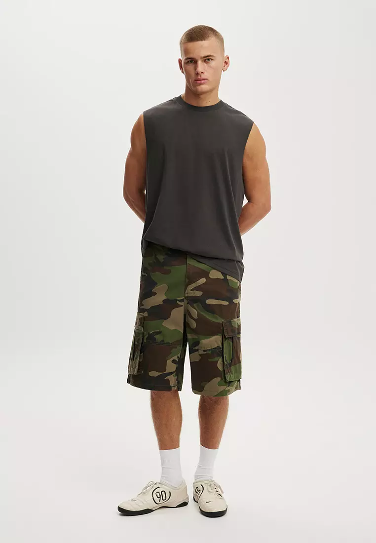 特寬鬆工裝短褲