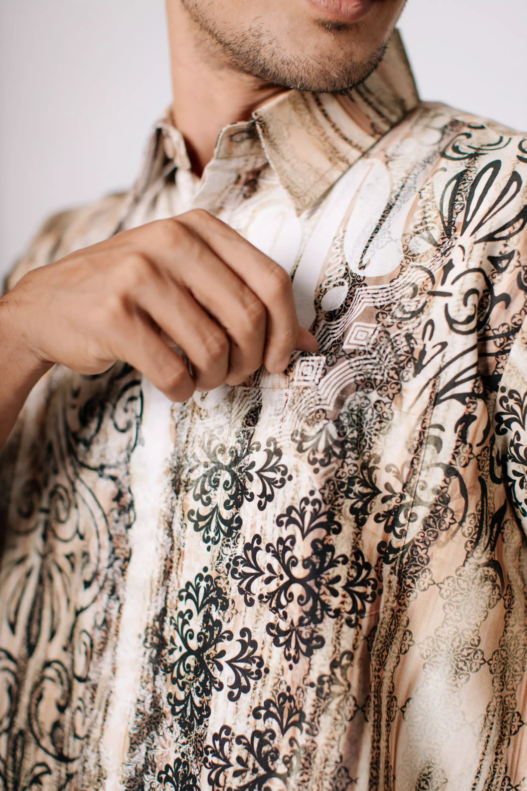 Adyatma Adira Brown Kemeja Batik Furing Regular Fit Lengan Pendek Katun Digital Print