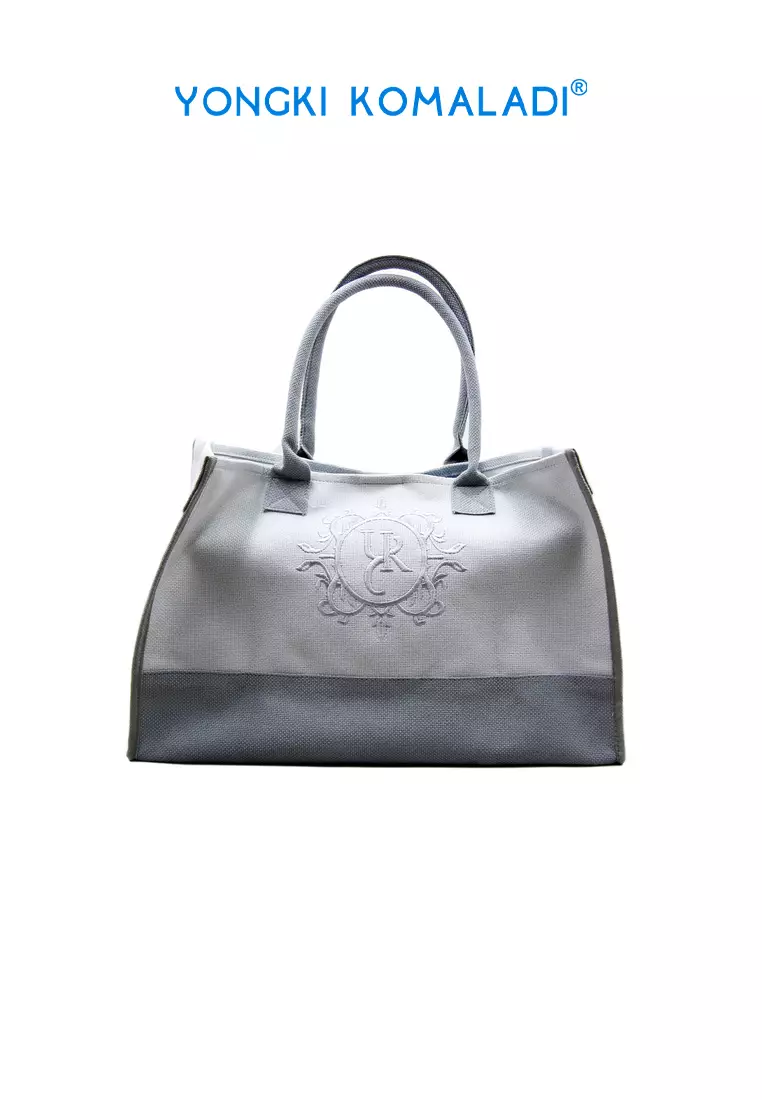 Yalangoch kelinlar koylagini kotarib