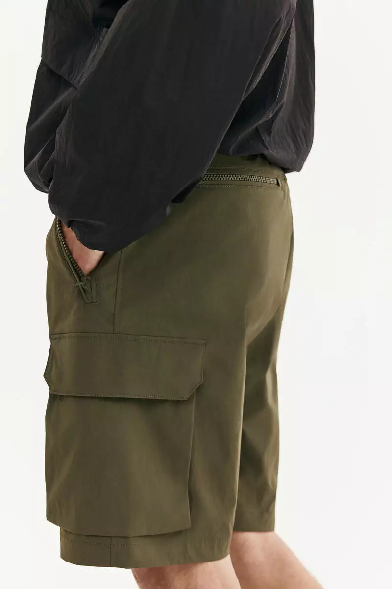 Regular Fit Nylon cargo shorts
