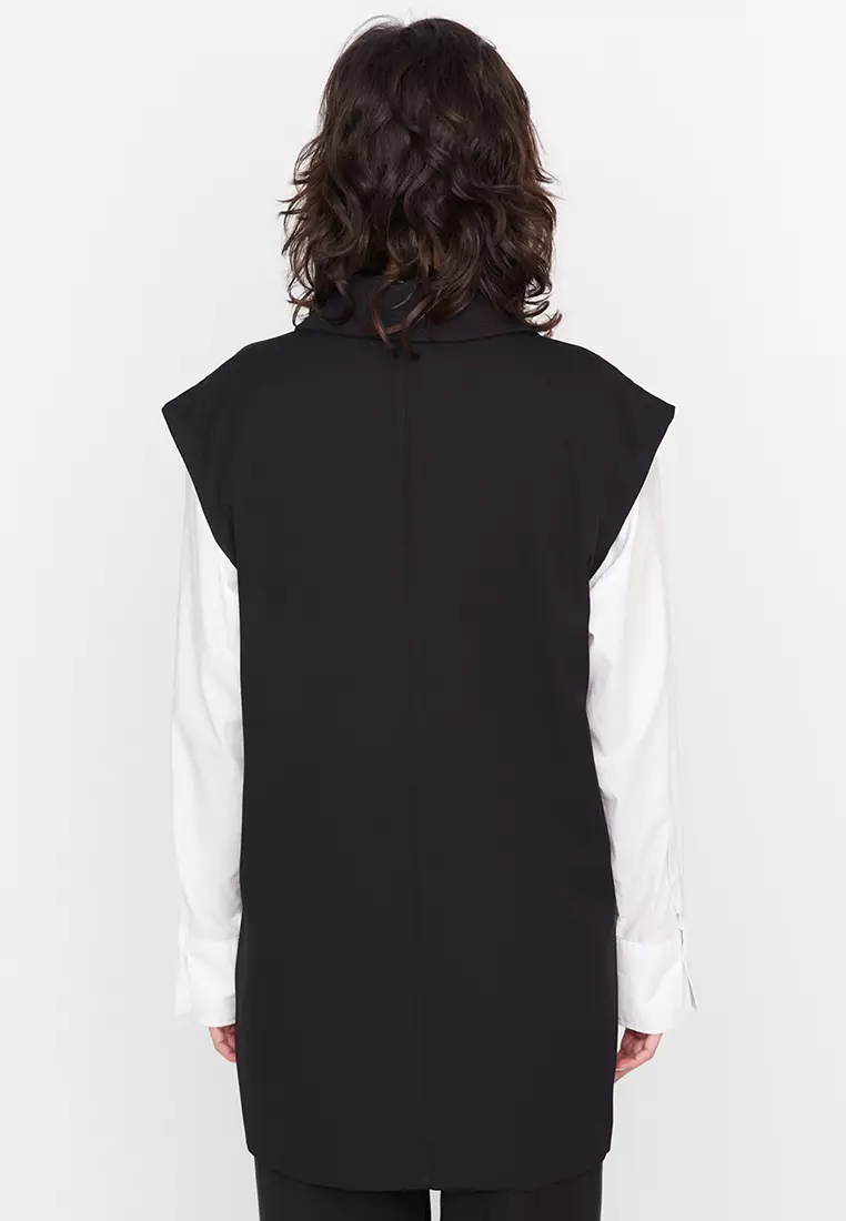 MODEST Half Belt Closure Vest
