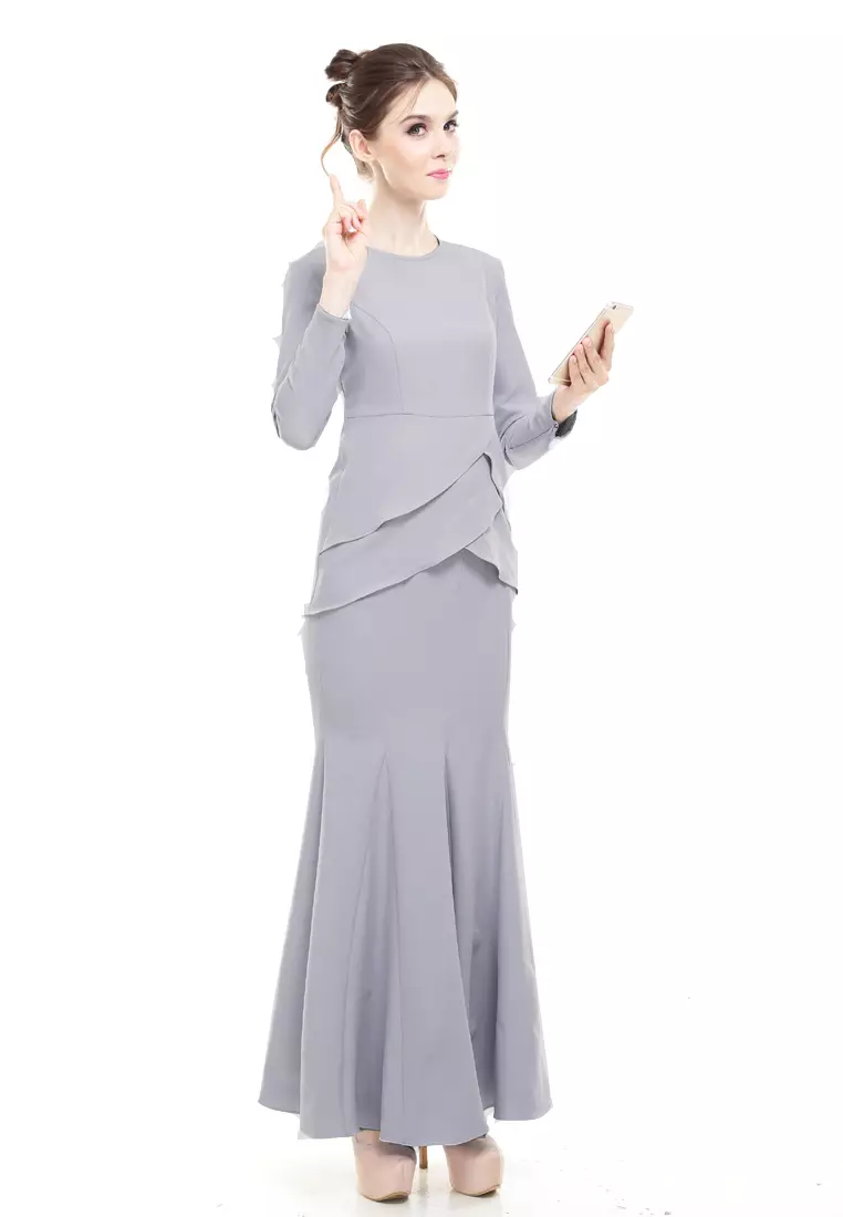 Piyona Kurung in Silver Grey
