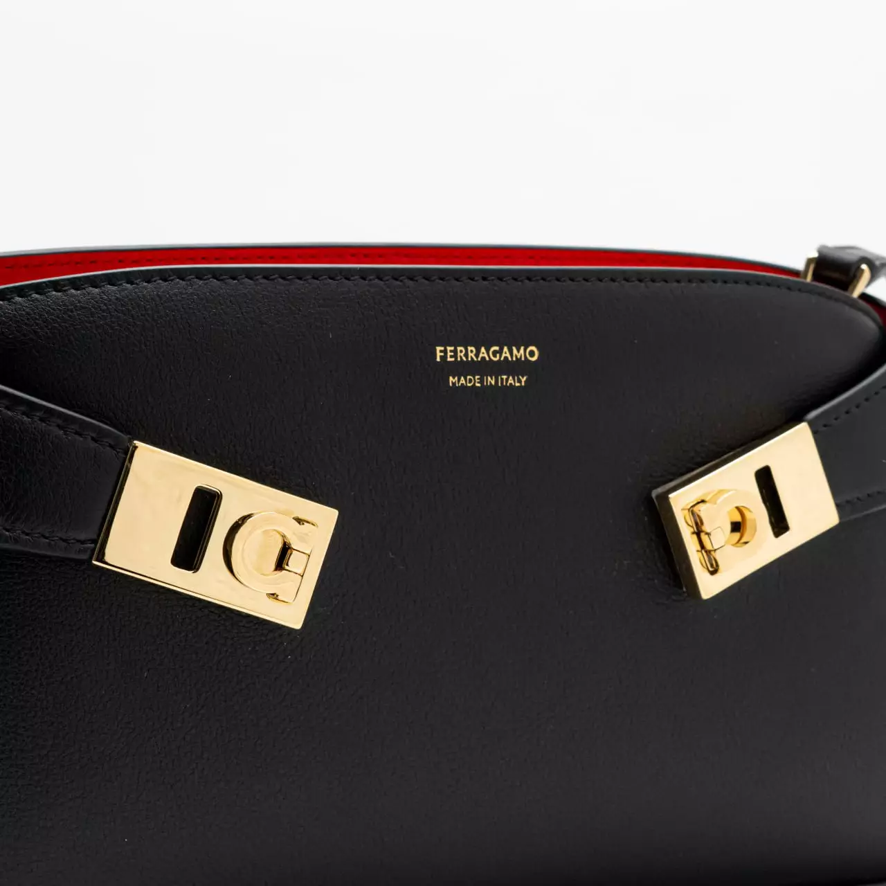 Hug Mini Crossbody Bag Black/Flame Red