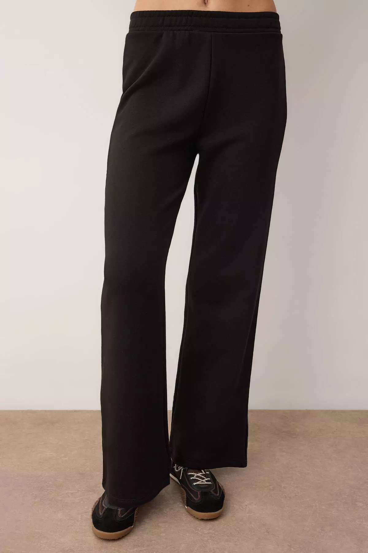 Black Waist-Cinching/Peplum Top Straight/Flat Cut Bottom Knitted Bottom - Top Set Twoaw26Au00136
