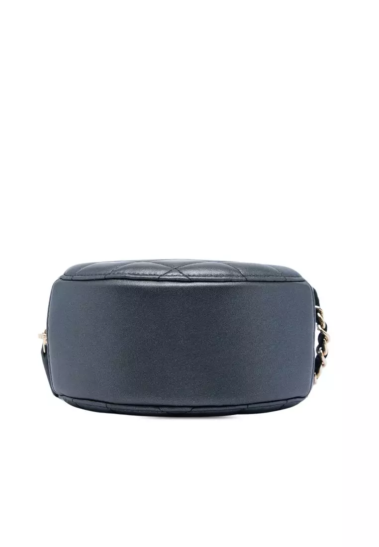 Pre-Loved Chanel Cc Quilted Iridescent Lambskin Pearl Round Clutch With Chain