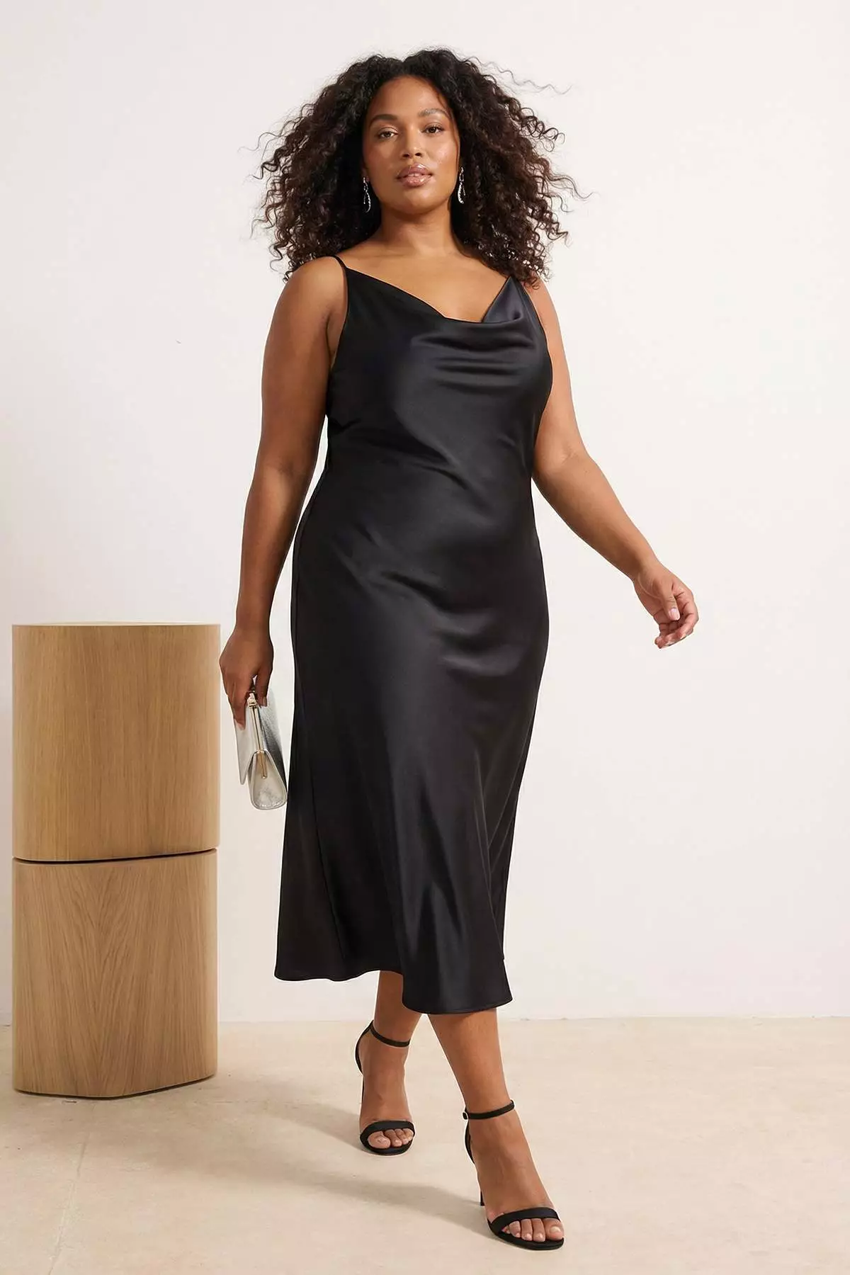 Black Satin Woven Plus Size Dress Tbbaw26Ah00083