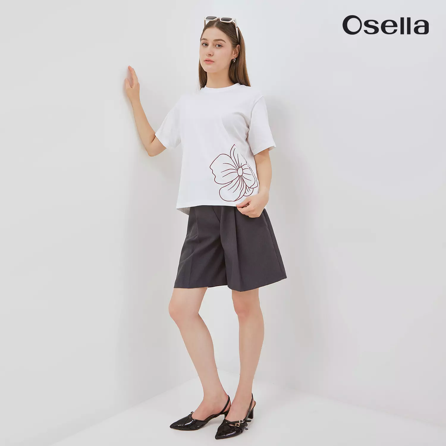 Osella Floral Embroidery T-Shirt 2171660101 | Kaos Basic Motif Bunga Lengan Pendek Wanita