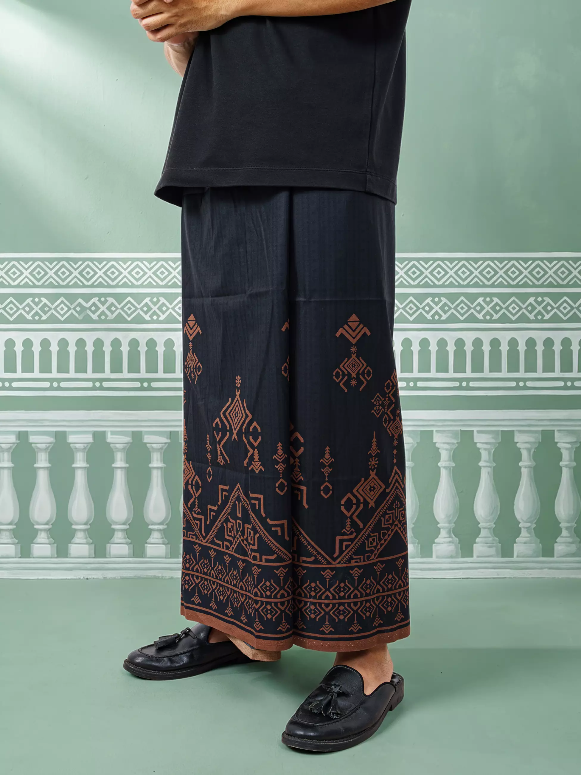 Batik Adyatma Sarung Wangi Premium Black Bata