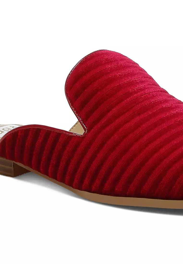 Slip On Mules Bertekstur Beludru Warna Merah