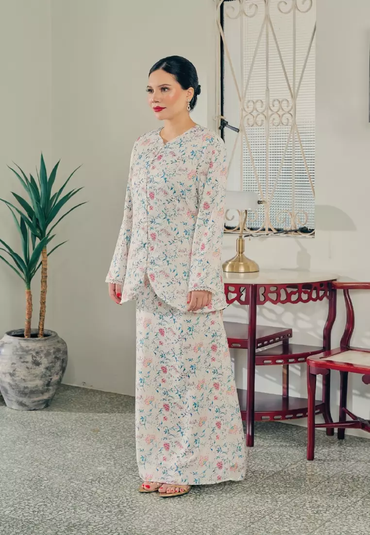 KURUNG KEMBOJA SET in Krim White