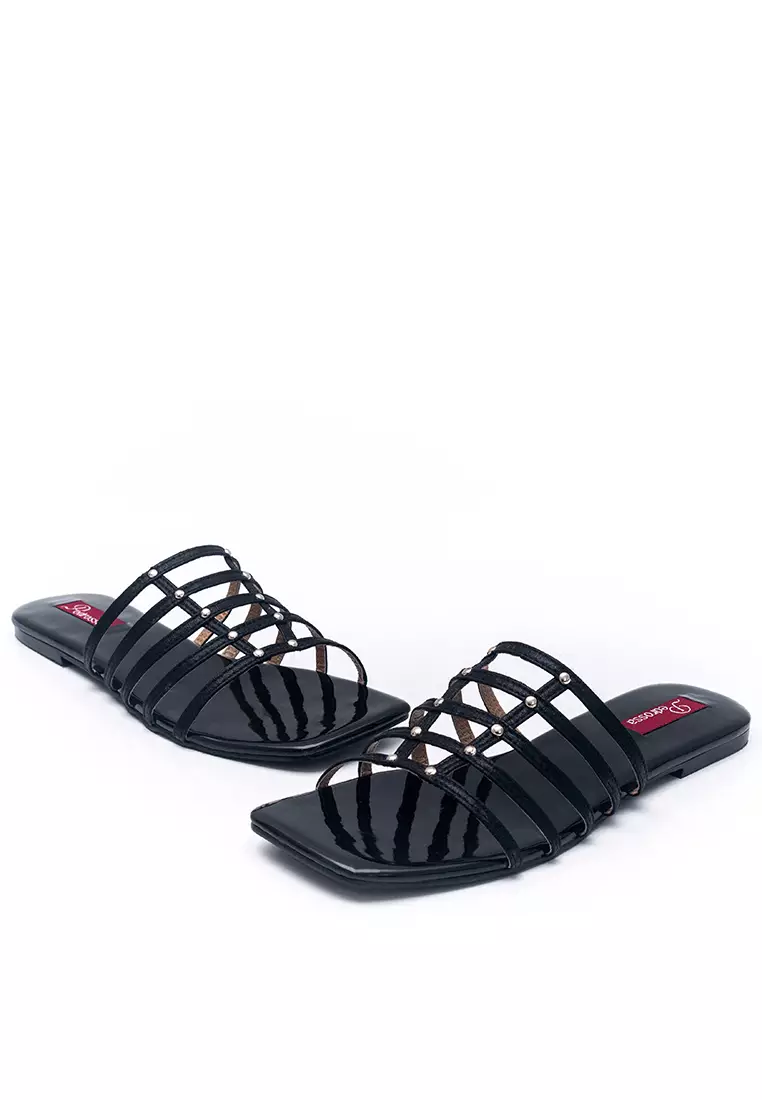 Madeline Flat Sandals in Black