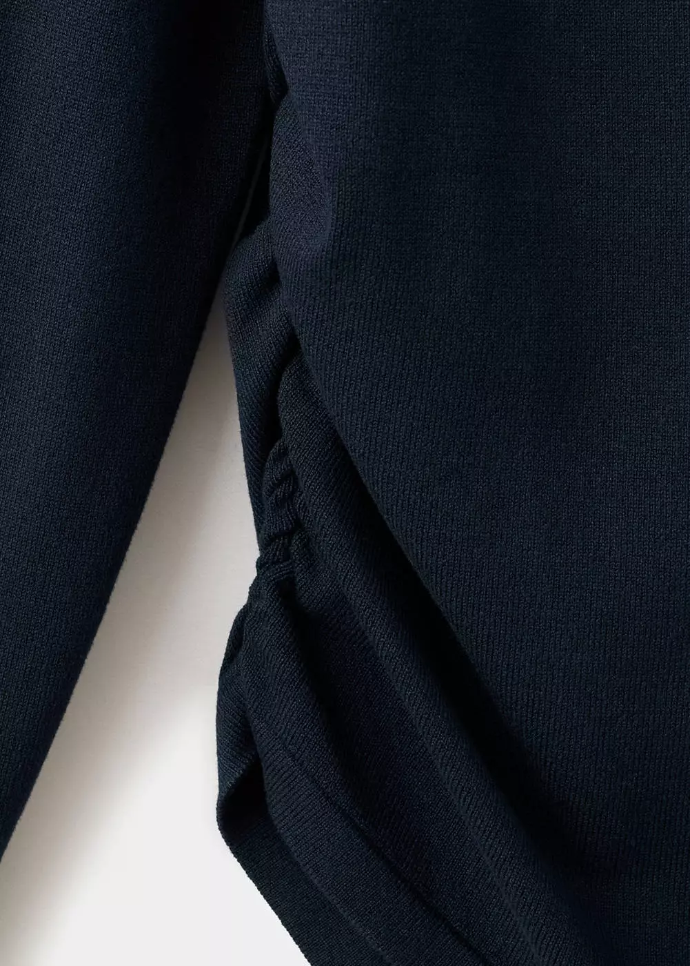 Sweater rajutan kerah boat