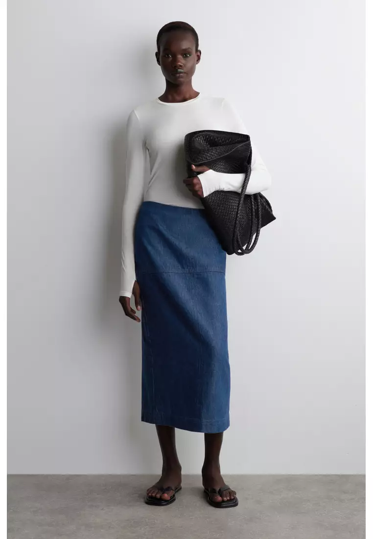 SLIM LIGHTWEIGHT LONG-SLEEVED TOP