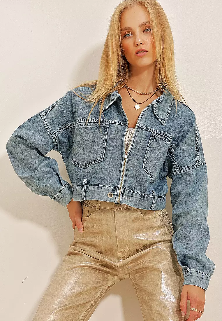 Double Pocket Zippered Crop Denim Jacket