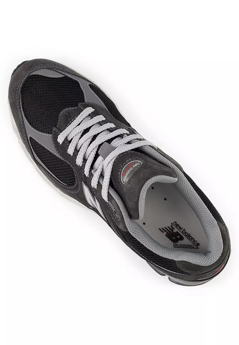 2002R Classic Lifestyle Shoes