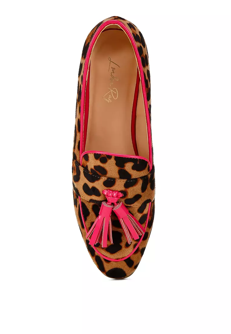 Sepatu Rumbai Suede Mikro dalam warna Leopard