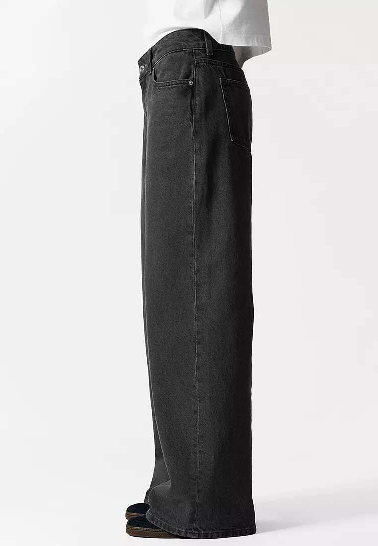 Relaxed Wide-Leg Jeans