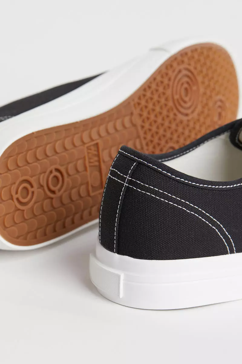 Canvas trainers