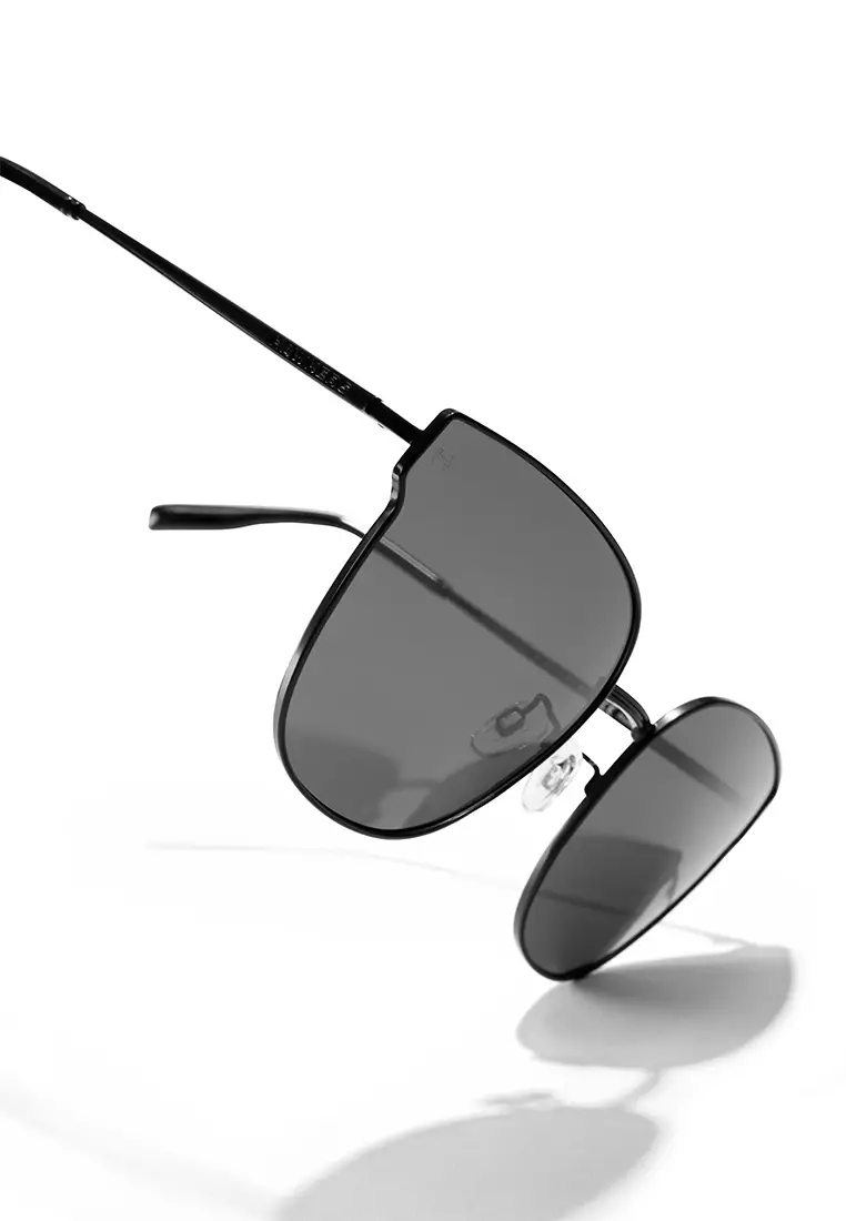 HAWKERS POLARIZED Black SHOWDOWN XL ASIAN FIT Sunglasses for Men and Women. Official Product Designed in Spain