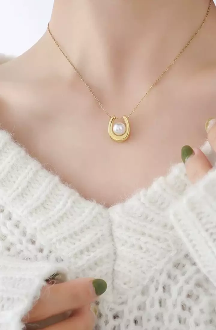 Unice Unique "U" Shape with Pearl Pendant Chain Necklace in Gold