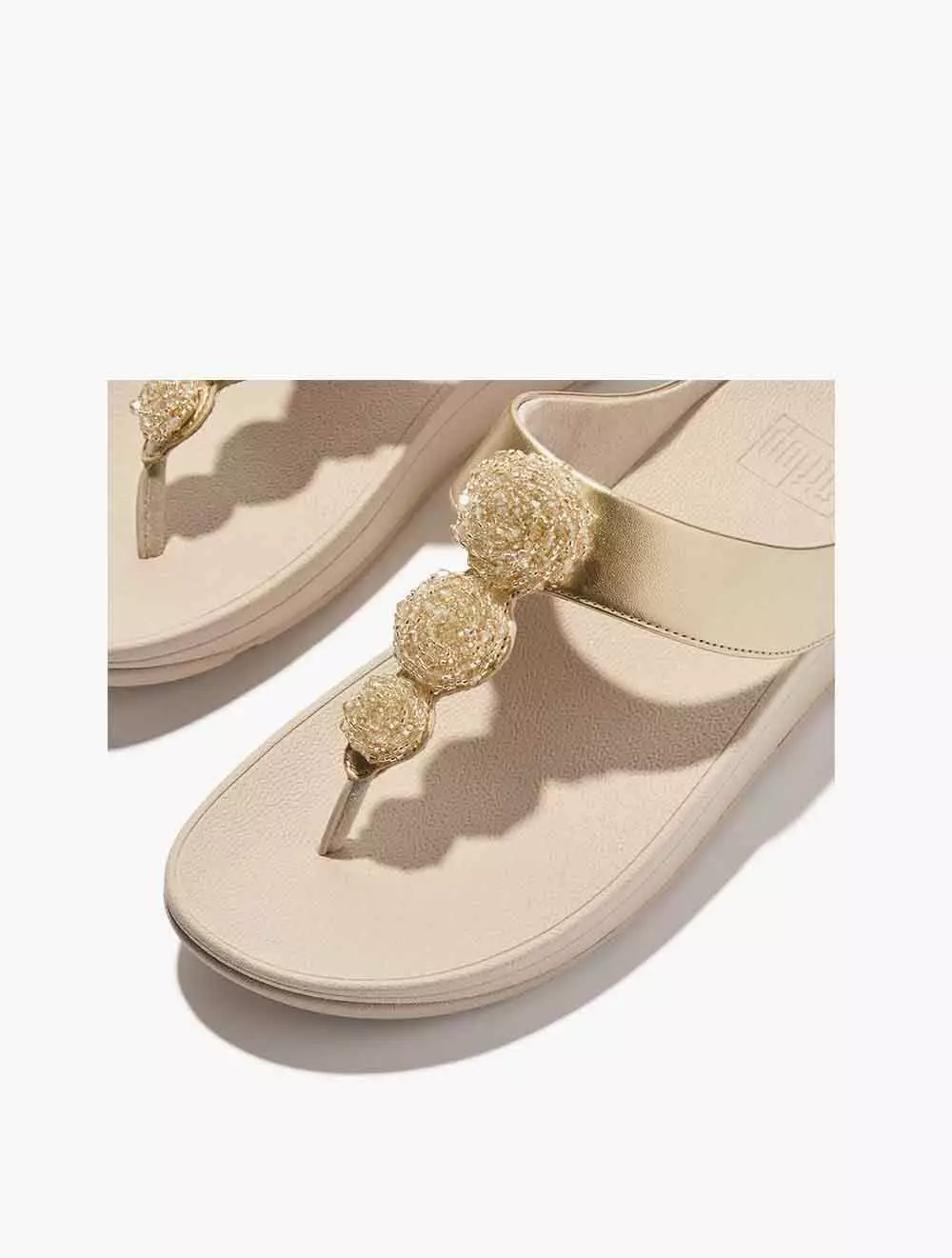 Fitflop Fino Beadie-Button Metallic Toe-Post Sandals - Platino
